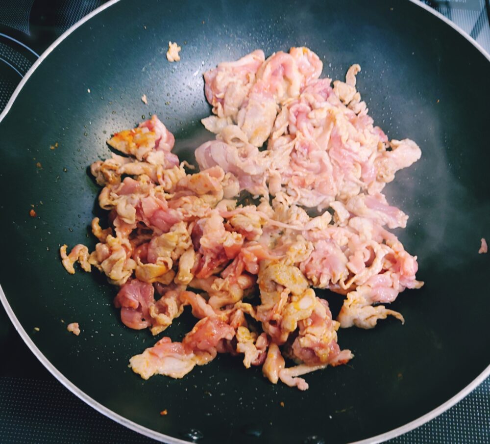 【豚肉の焼き肉のタレ炒め】作り方