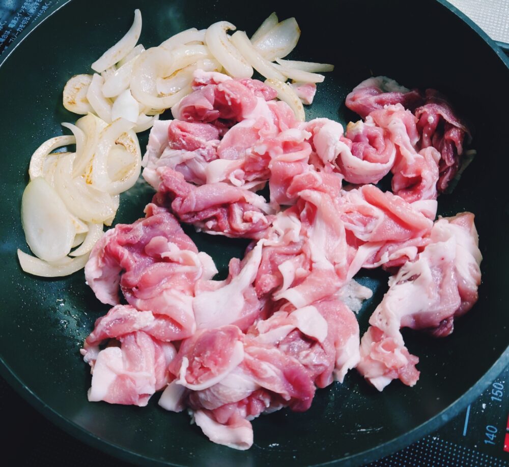 【簡単おつまみレシピ】豚こまのバターウスター炒め
