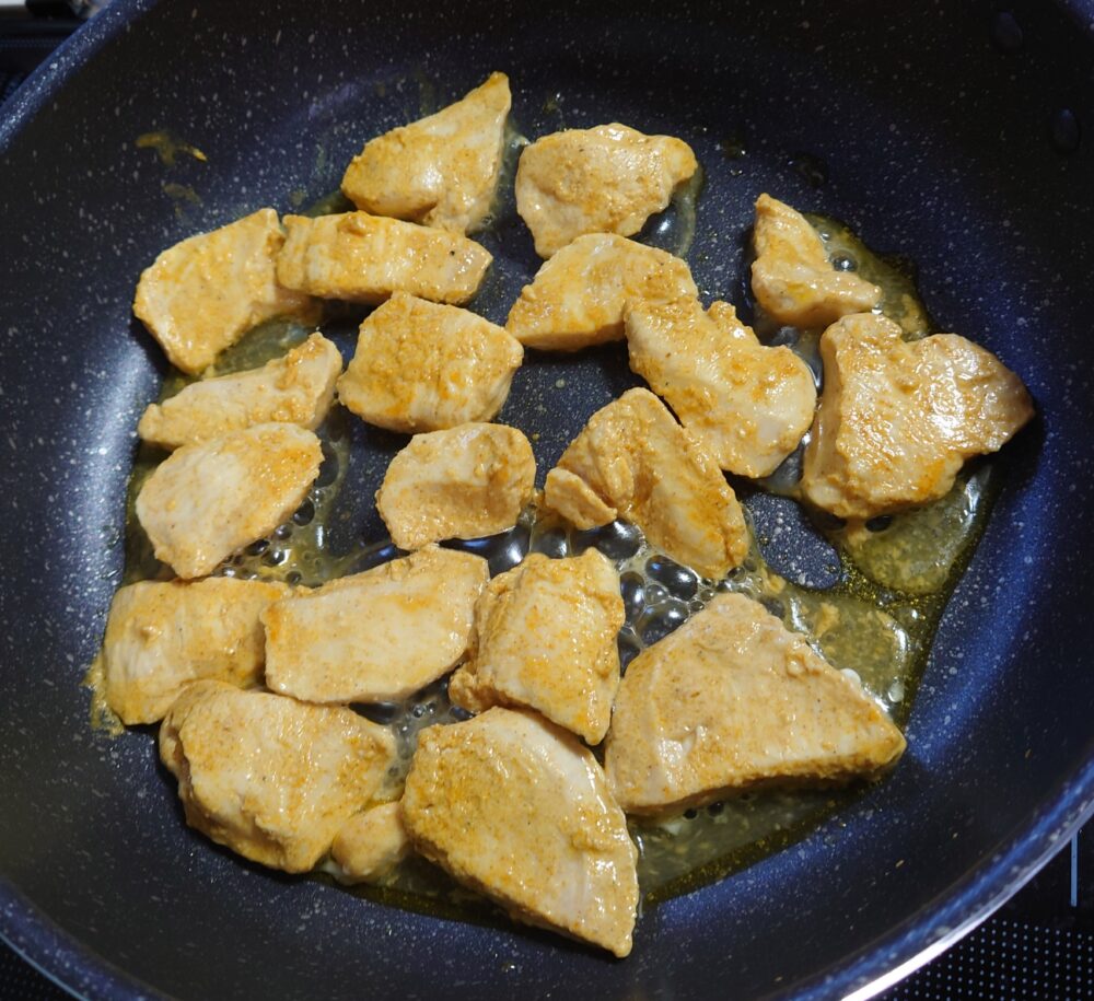 【簡単レシピ】鶏むね肉のタンドリーチキン　作り方５