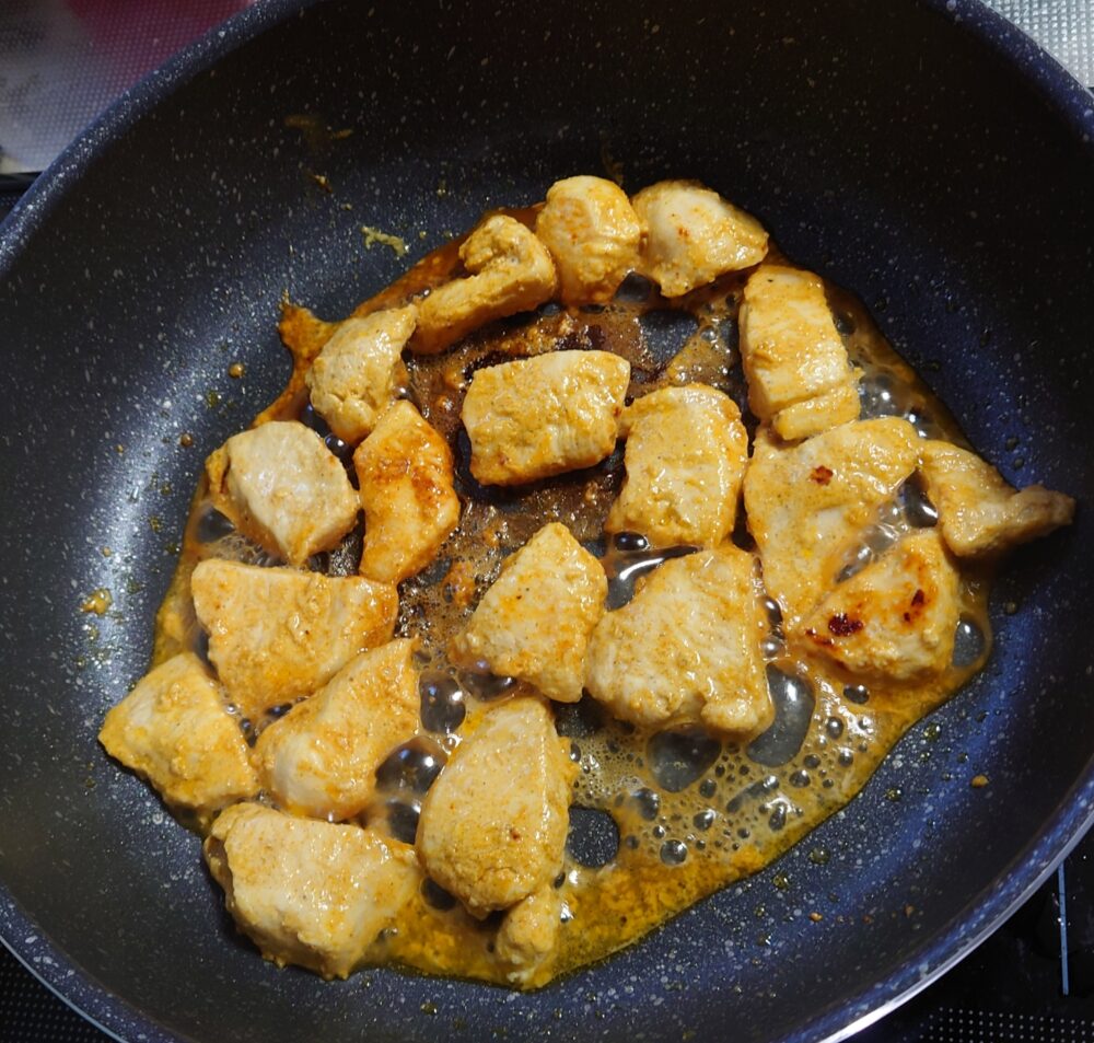 【簡単レシピ】鶏むね肉のタンドリーチキン　作り方６